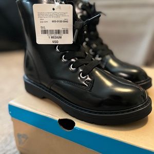 Kids size 1 black boots